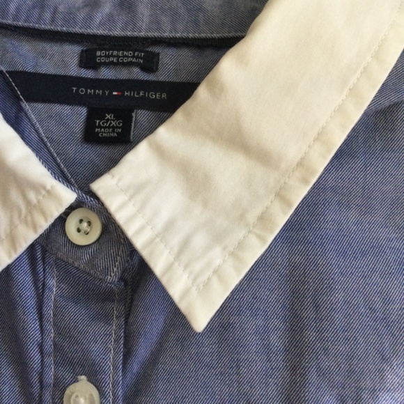 TOMMY HILFIGER Women's Cotton Button-Popover Chambray And White Shirt - Picture 9 of 10